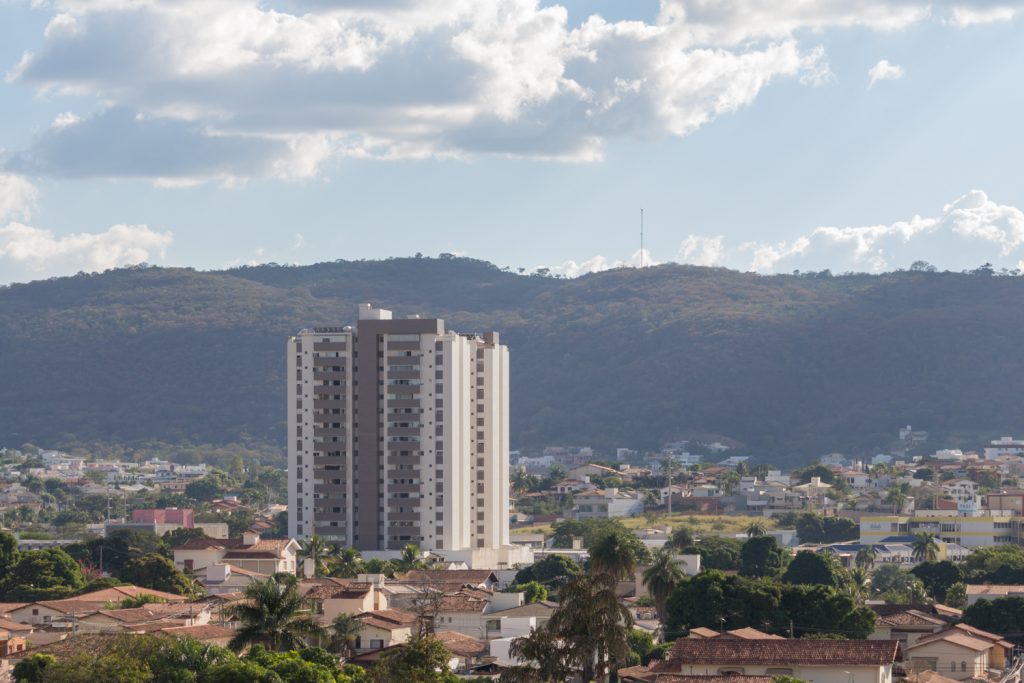 O Edifício Contemporâneo - um dos maiores sucessos imobiliários de Montes Claros - está localizado em uma das áreas mais nobres da cidade.  Suas duas torres são um marco arquitetônico na paisagem da cidade.